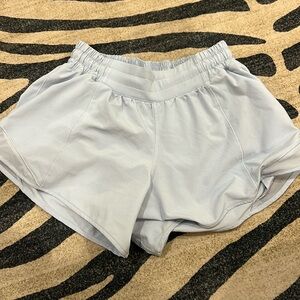 LULULEMON hotty hot low-rise 4 inch. size 6 shorts